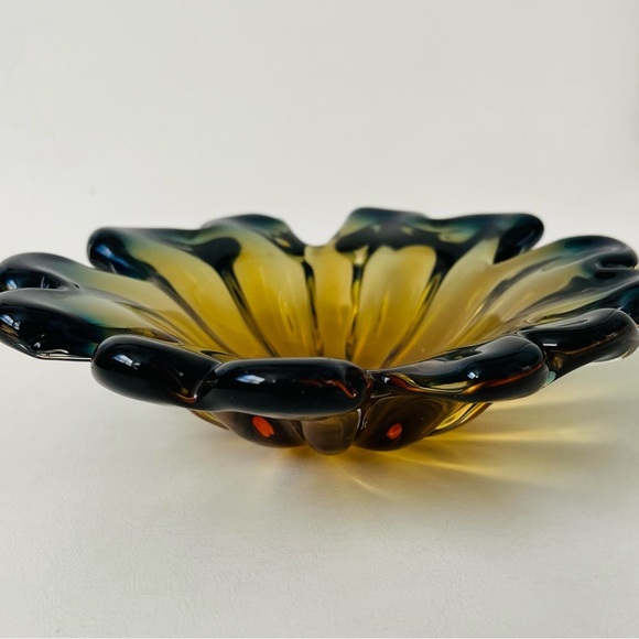 Vintage mid century Murano flower shape bowl - Picture 9 of 12